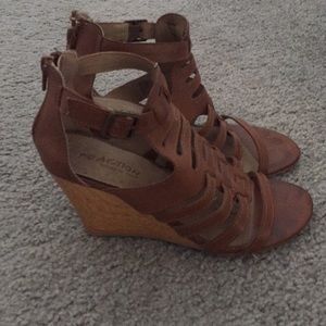 Brown Kenneth Cole reaction wedges